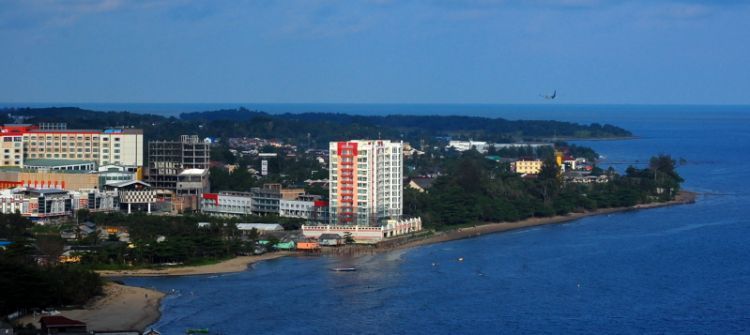 Kota Balikpapan yang dikelilingi pantai indah.