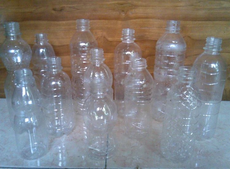 Botol plastiknya dikumpulkan, ya