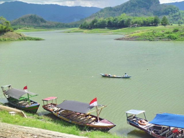 Bentang alam Waduk Cacaban yang sia-sia bila tak dijamahi