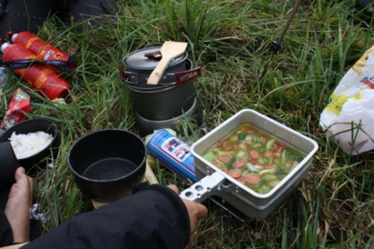 Makan makanan bergizi seimbang