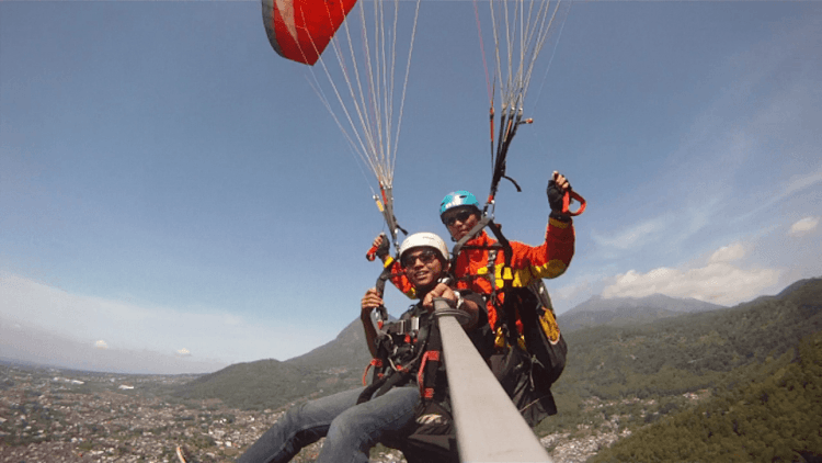 menantang adrenalin lewat paralayang di Malang