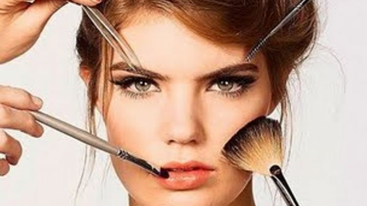 Seperti Makanan, Kosmetik Juga Bisa “Basi”. Sampai Kapan Alat Makeup Favoritmu Boleh Dipakai?