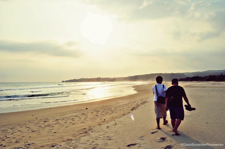 10 Pantai Paling Kece di Banten dan Jawa Barat yang Bakal Bikin Kamu Ketagihan Jalan-Jalan