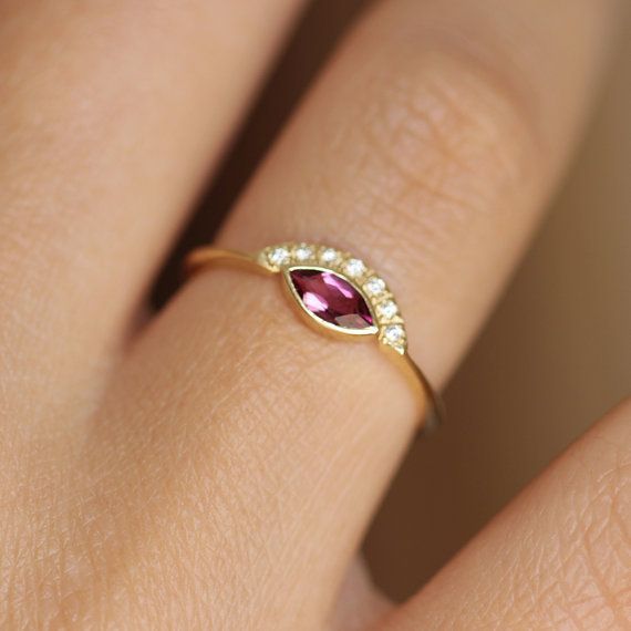 Cincin batu akin unik