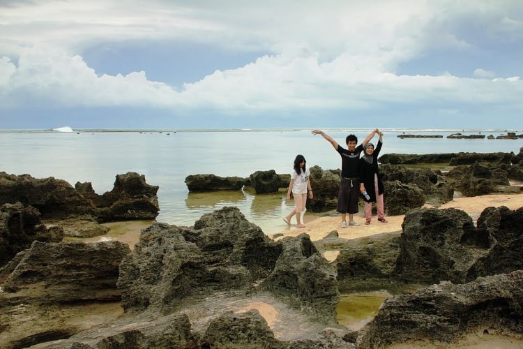 Pantai Sayang Heulang