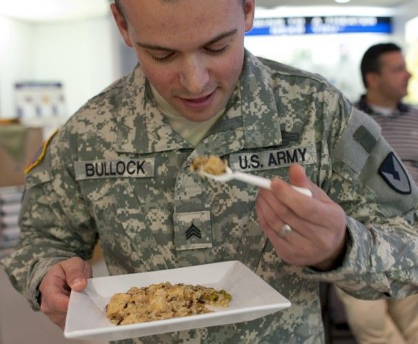 Bukan rahasia jika para orang militer bisa makan dengan cepat