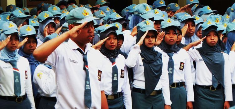 Dulu, lulus SMA aja langsung cari kerja