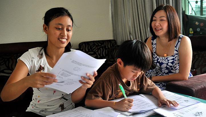 Menitipkan anak pada pekerja rumah tangga tidak selalu buruk.