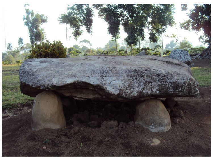 Situs dolmen Batu Berak di Lampung