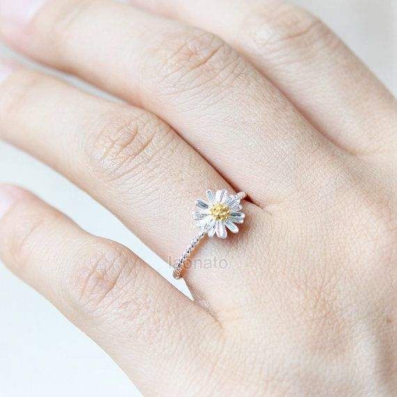 Cincin pernikahan yang unik dan cantik