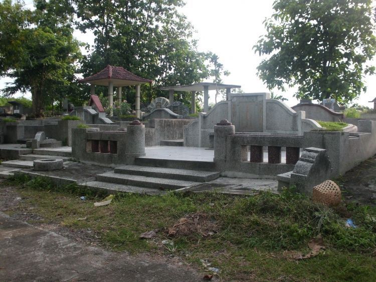 Makam China di Gunung Sempu