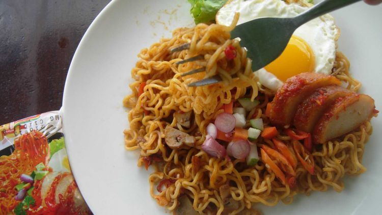 Kenapa Mie Instan yang Dibikinin Orang Lain Rasanya Beda Dari yang Kita Masak Sendiri?