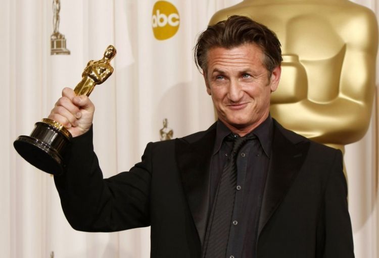 Sean Penn menang Oscar lewat akting primanya