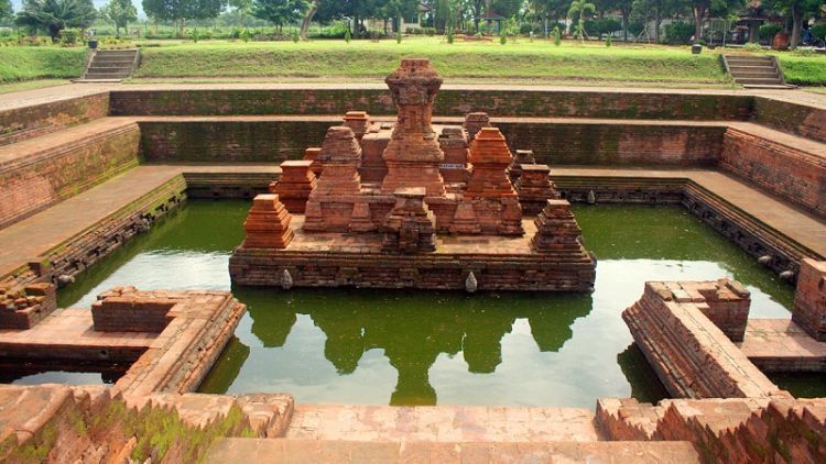 Tempat Wisata di Mojokerto, Bernuansa Alam & Sejarah