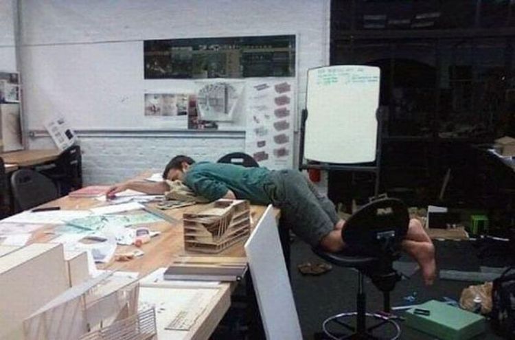 Pose tidur di kantor