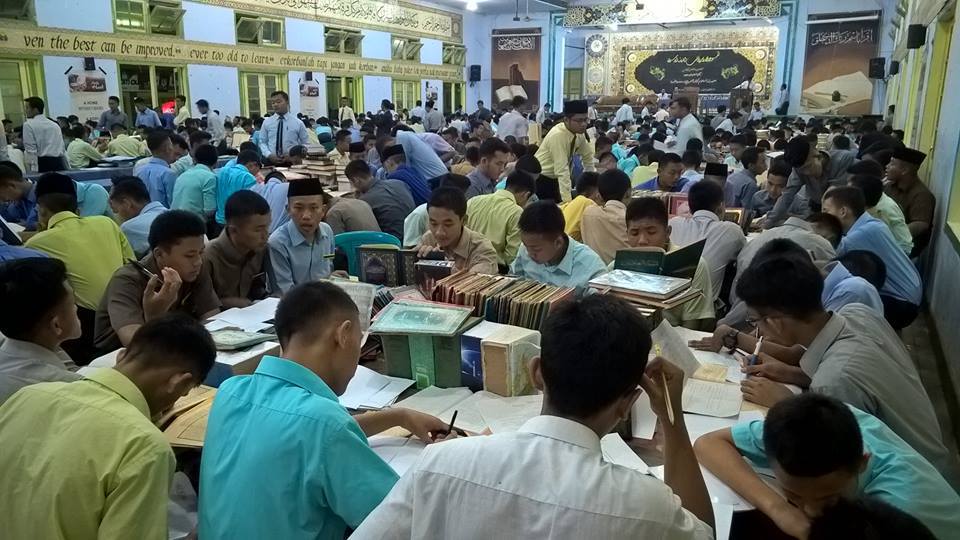 11 Hal Anti-Mainstream yang Wajib Kamu Ketahui dari Seorang Santri