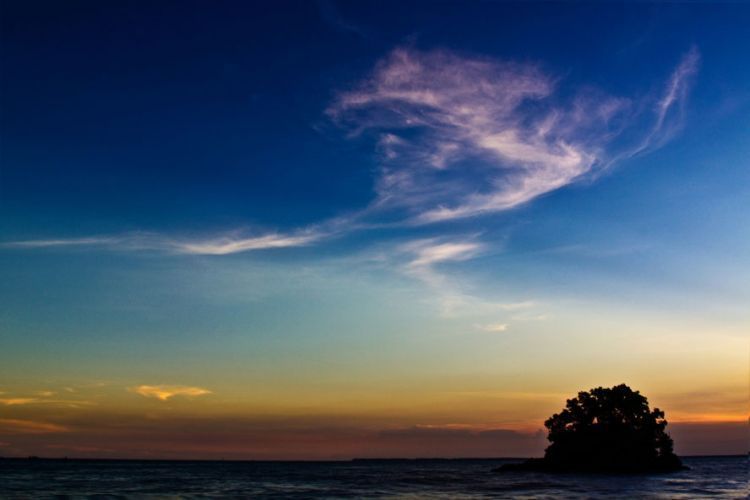 Senja di Pantai Melawai