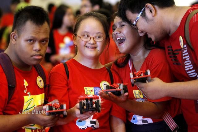 Mereka adalah Anak-Anak Luar Biasa yang Berkebutuhan Khusus. Berhentilah Menyebut Mereka Cacat atau Idiot!