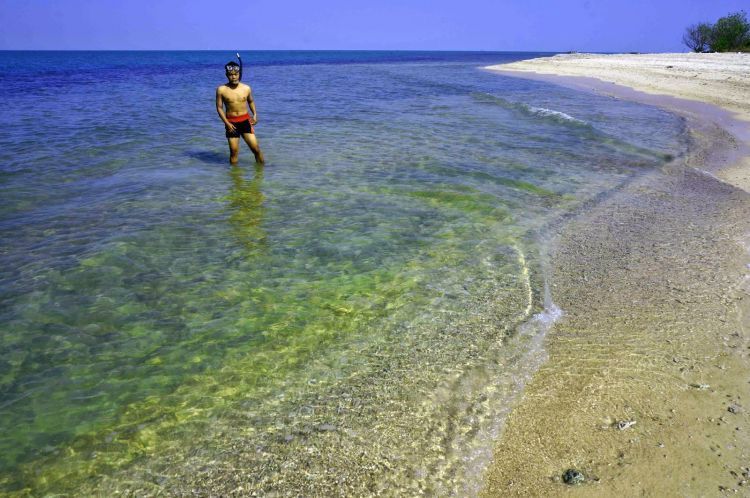 Pantai di Pulau Gede