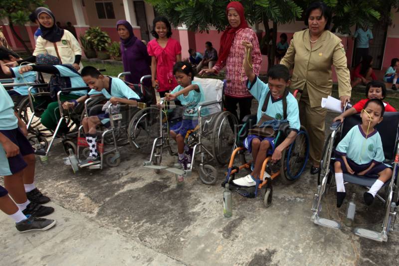 Mereka adalah Anak-Anak Luar Biasa yang Berkebutuhan Khusus. Berhentilah Menyebut Mereka Cacat atau Idiot!