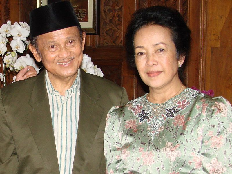 Cinta Habibie Pada Ainun yang Tak Pernah Sirna Walau Ajal Memisahkan