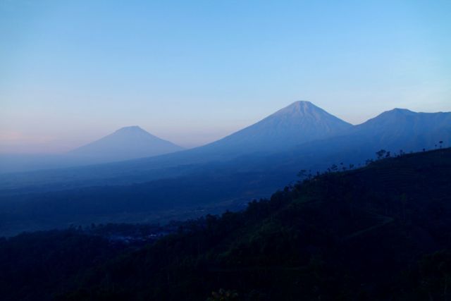 ini nih, dari Tretep, sweet banget Gunung Sindoro dan Sumbing