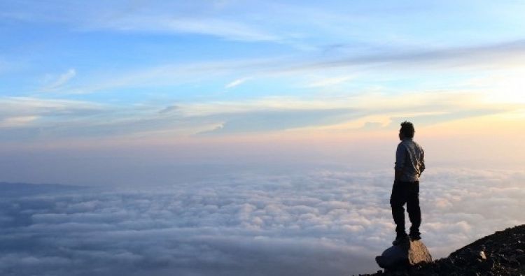 Panduan Tuntas Mendaki Sampai Mahameru, Puncak Abadi Para Dewa