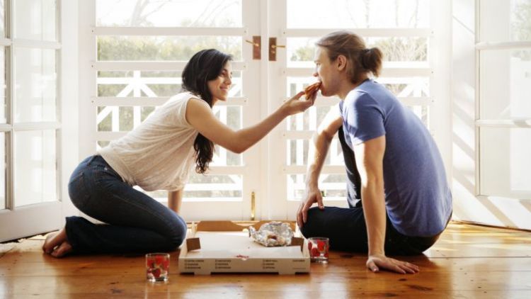 Cara Mengatasi Perbedaan Selera Makan dengan Pacar Saat di Atas Meja Makan