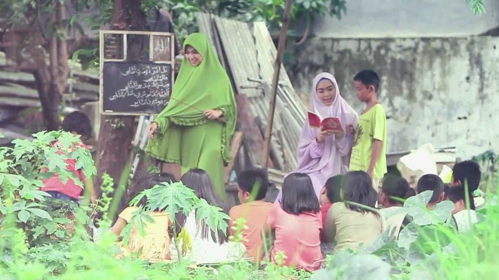 5 Alasan Tak Terelakkan Mengapa Cewek Berhijab itu Bikin Adem Hati Kaum Adam