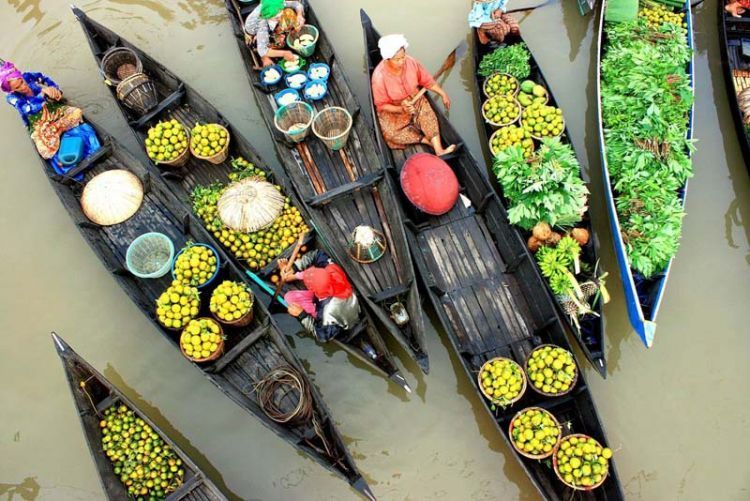 nusantara-asia-pasar-terapung-muara-kuin-pasar-terapung