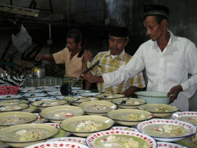 Nikmatnya nasi bubur dan sayur lodeh