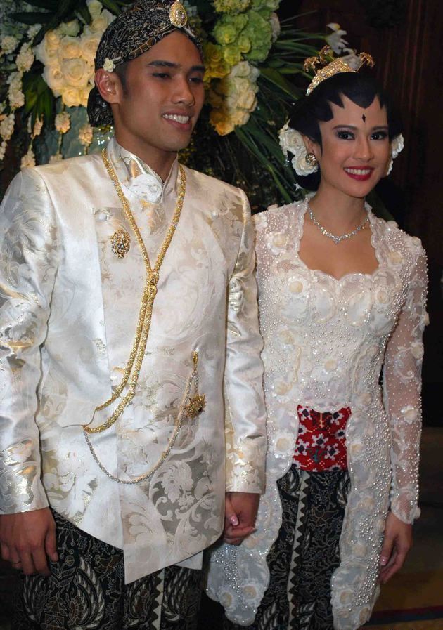 Kebaya kutu baru untuk pernikahan