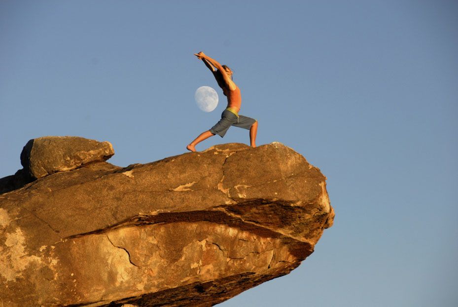 6 Gaya Yoga Sederhana Buat Kamu yang Ingin Mendaki Gunung