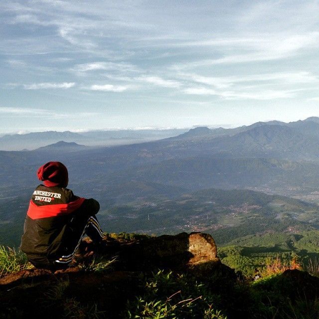 Puncak Gunung Tampomas. Foto IG oleh @aderian576