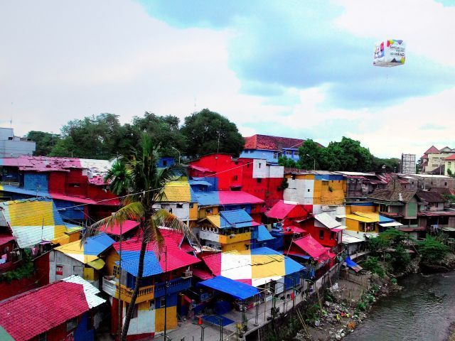 Rumah warna-warni