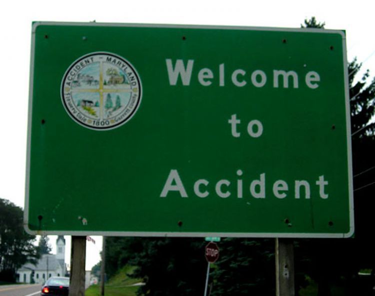 Funny-Signs-Accident-23