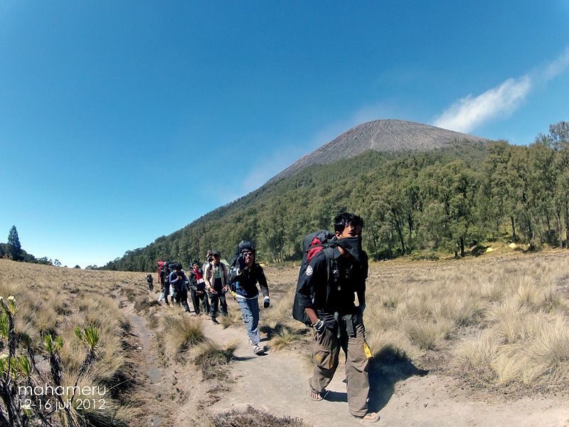 Tidak Semua Orang Bisa Mengerti. Namun Beginilah Gunung Membuat Kita Jatuh Hati