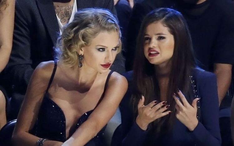 Selena-Gomez-Pictures--VMA-2013-MTV-Video-Music-Awards--10