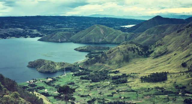 Kondisi lingkungan yang dikelilingi pengunungan dan lembah mendukung latihan suara merdu