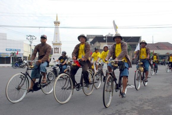 Jogja 90an masih banyak yang bersepeda