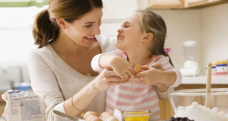 Sayang, Kelak Ketika Kita Menikah Bolehkah Aku Menjadi Ibu Rumah Tangga?