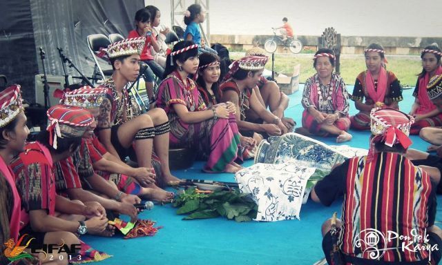 Pakaian Tradisional Dayak Ot Danum