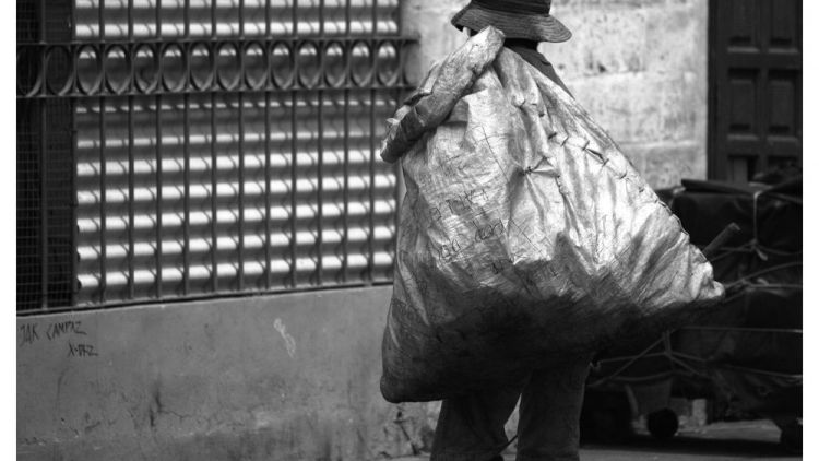 Untukmu, Pejuang Kecil yang Selalu Kulihat di Sudut Kota Ini