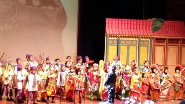 Pentas seni dan budaya.