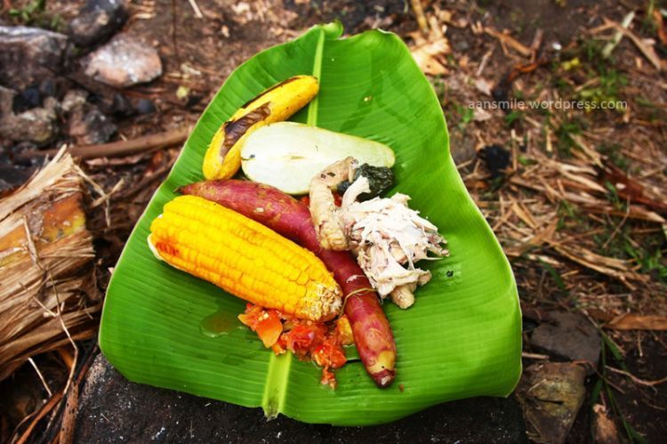 sentani_barapen-yang-sudah-matang-disajikan-dengan-sambel-mentah