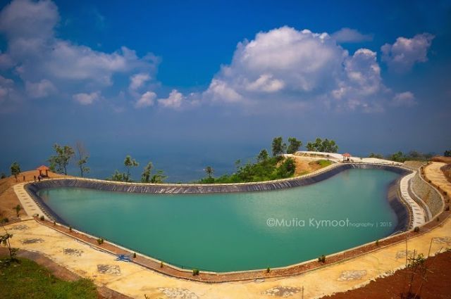 Embung Sriten terlihat seperti lukisan. CANTIK!