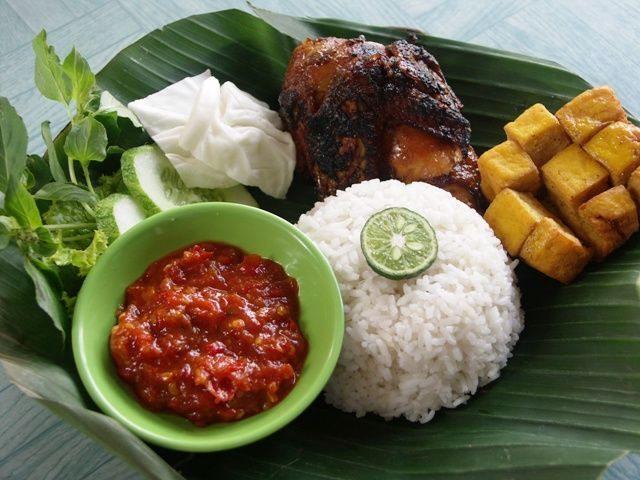 Nikmatnya Ayam Bakar