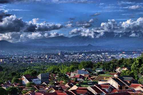 Dikepung gunung