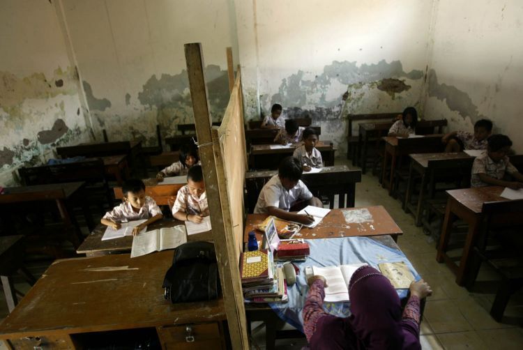 Sekolah rusak ini butuh penanganan