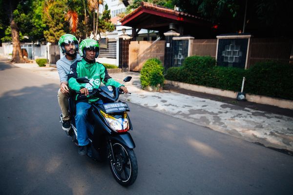 Jaket lengan panjang yang membuat tubuhmu lebih terlindung.